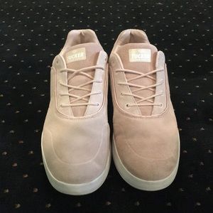 Diamond Supply “Tucker” light pink suede air skate